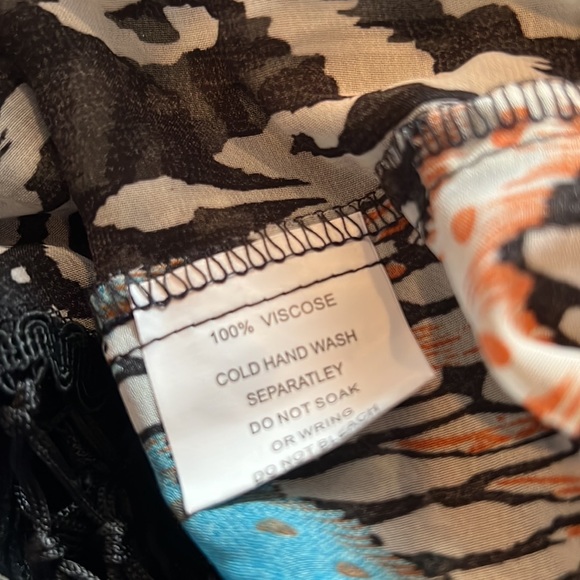 ๐ House of Three - size 6 - shawl with lots of black fringe NWOT ๐ - Picture 7 of 8